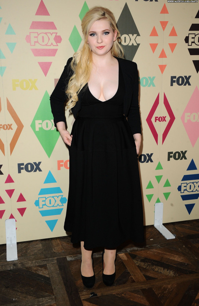 Abigail Breslin Cleavage Posing Hot Sexy Celebrity Actress Party