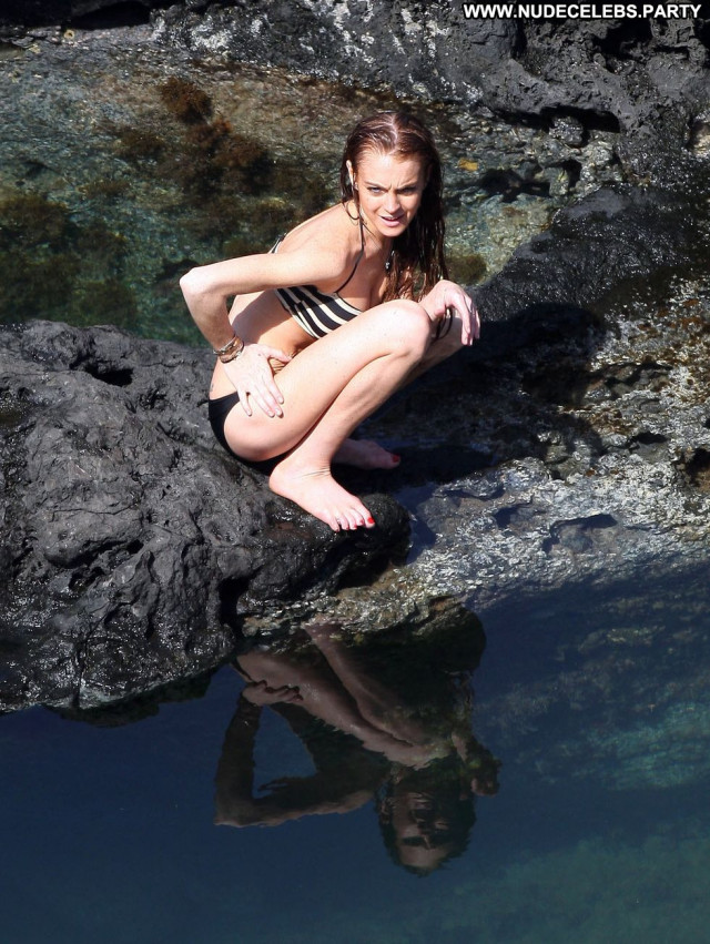 Lindsay Lohan Bikini Celebrity Hawaii Candids Posing Hot Babe