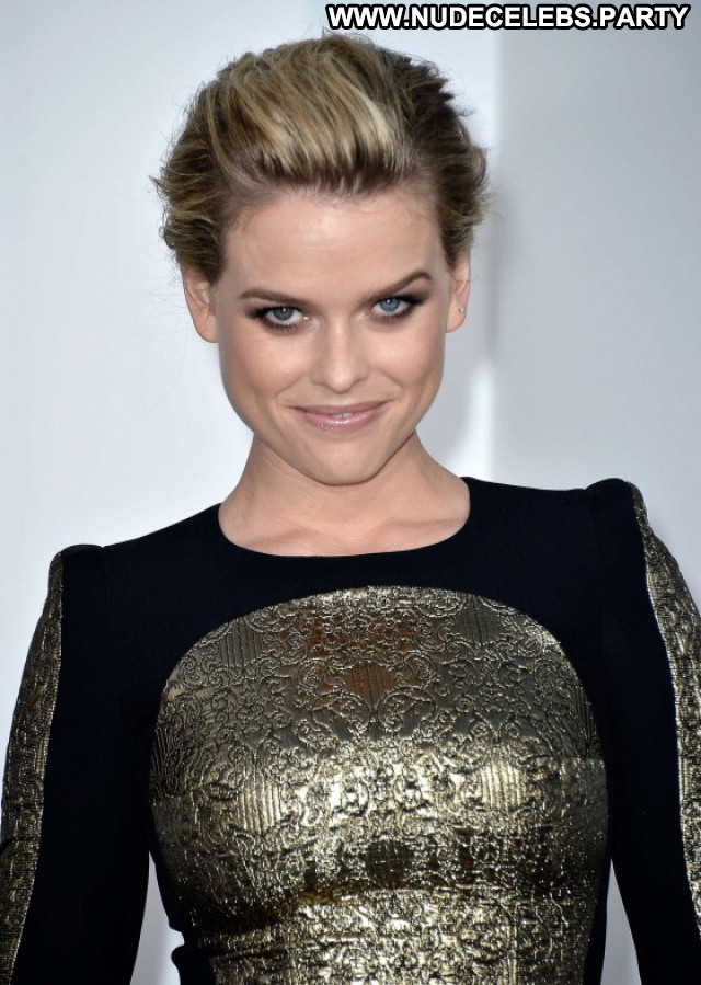 Alice Eve Star Trek Into Darkness Babe Celebrity Posing Hot Paparazzi