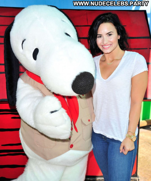 Demi Lovato Farm Park Posing Hot Babe Birthday Beautiful Celebrity