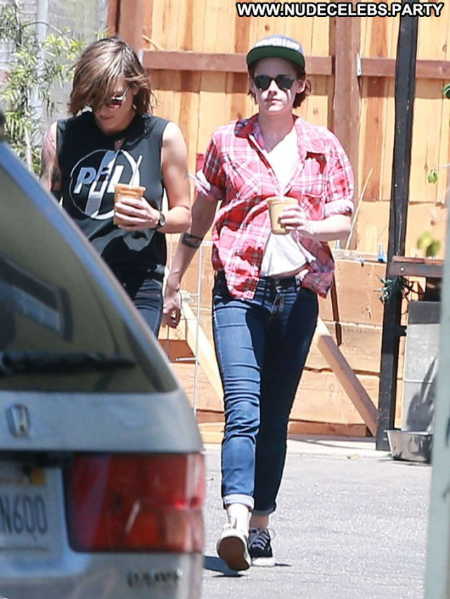 Kristen Stewart Posing Hot Paparazzi Beautiful Celebrity Babe Kristen Stewart Posing Hot Paparazzi Beautiful Celebrity Babe