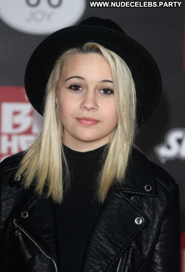Beatrice Miller Babe Beautiful Hollywood Celebrity Posing Hot
