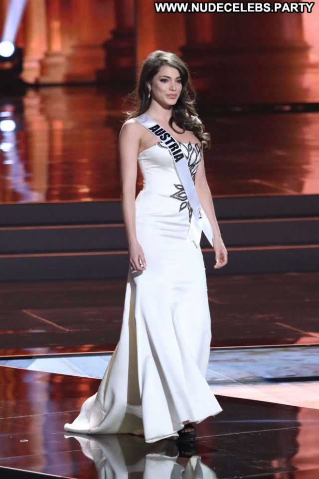 Miss Universe Las Vegas Posing Hot Babe Beautiful Celebrity Paparazzi