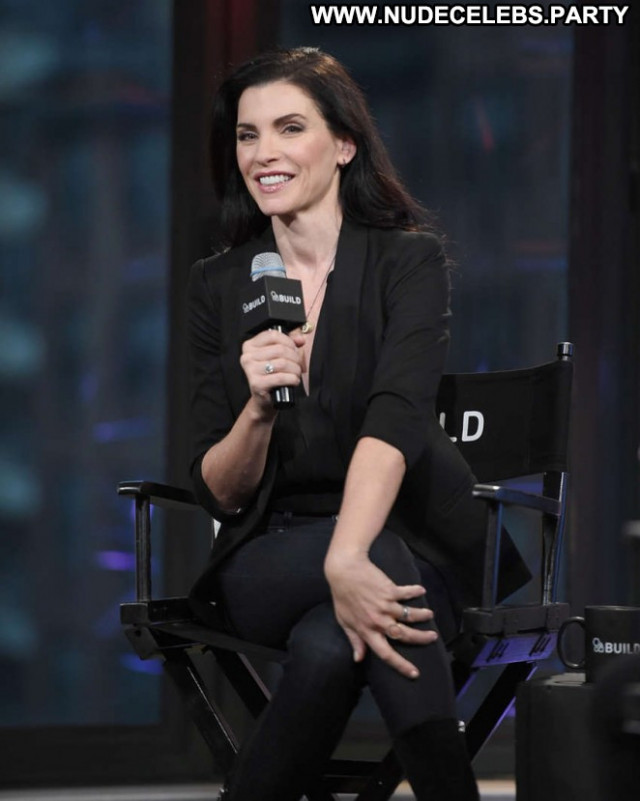 Julianna Margulies New York Celebrity New York Posing Hot Babe