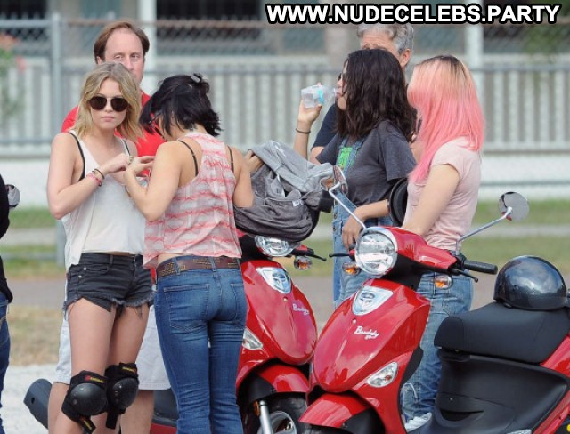 Selena Gomez Spring Breakers Posing Hot Paparazzi Celebrity Beautiful Selena Gomez Spring Breakers Posing Hot Paparazzi Celebrity Beautiful