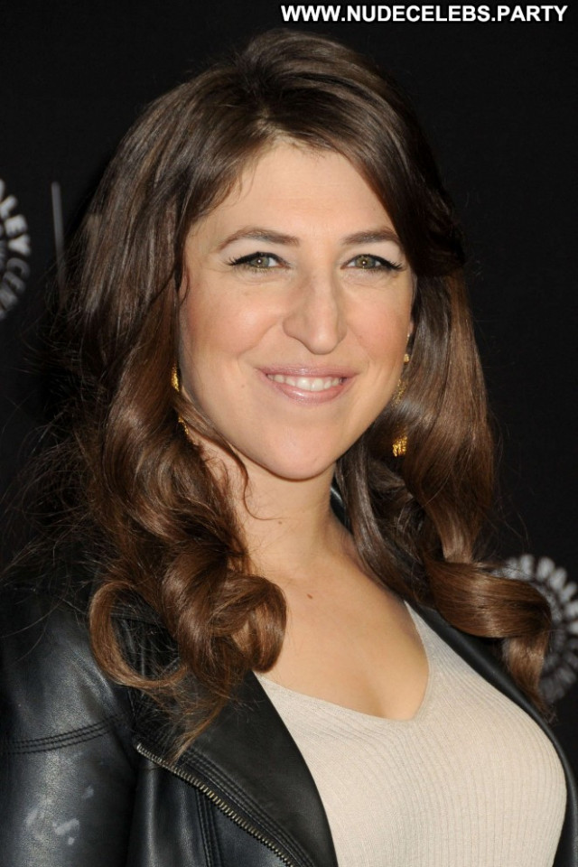 Mayim Bialik The Big Bang Theory Beautiful Paparazzi Posing Hot