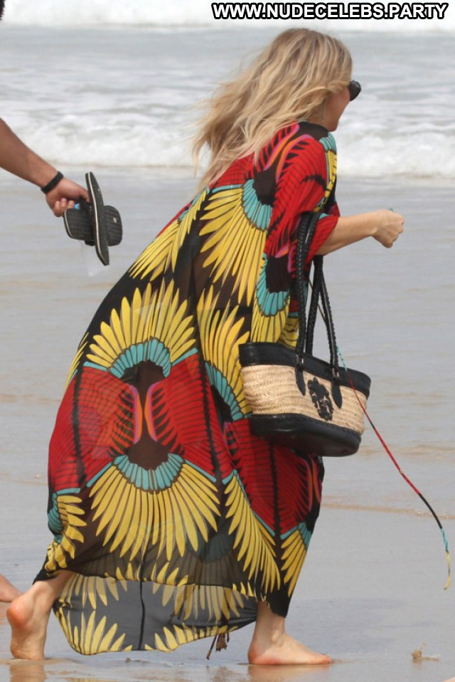 Fergie The Beach Paparazzi Posing Hot Beautiful Babe Celebrity Beach