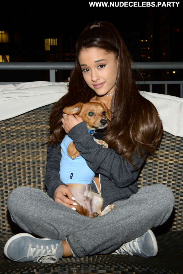 Ariana Grande Celebrity Posing Hot Beautiful Paparazzi Babe Nyc