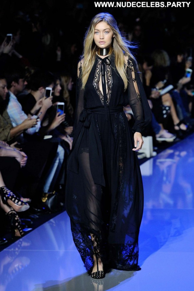 Gigi Hadid Beautiful Celebrity Fashion Paris Babe Paparazzi Posing