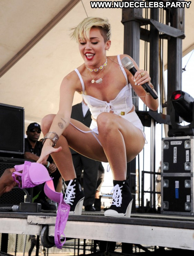 Miley Cyrus Babe Paparazzi Posing Hot Beautiful Celebrity Sexy Female Miley Cyrus Babe Paparazzi Posing Hot Beautiful Celebrity Sexy Female
