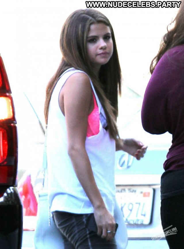 Selena Gomez Posing Hot Paparazzi Babe Celebrity Beautiful Famous Selena Gomez Posing Hot Paparazzi Babe Celebrity Beautiful Famous