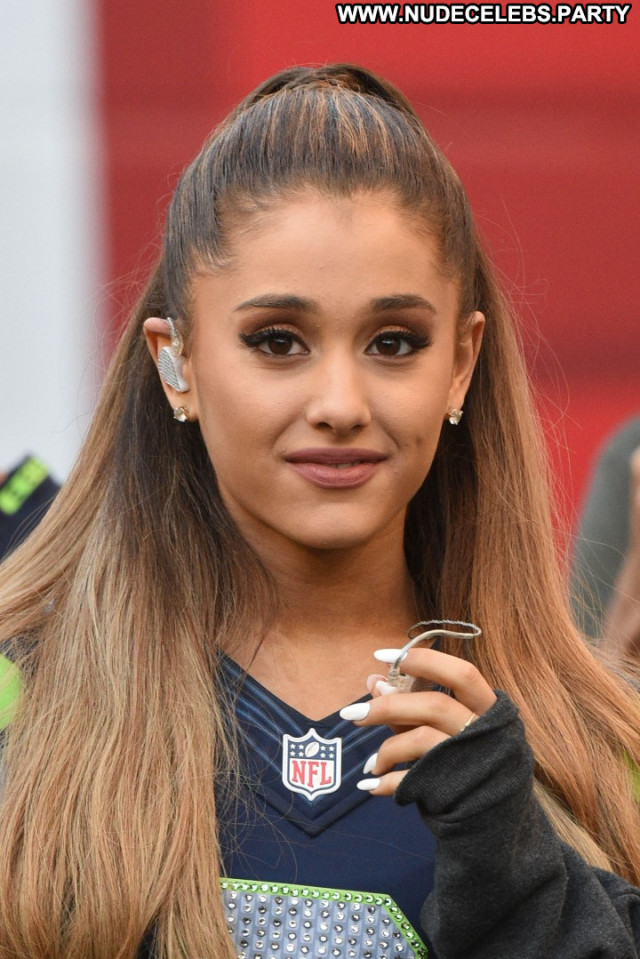 Ariana Grande Sea Paparazzi Football Babe Posing Hot Celebrity
