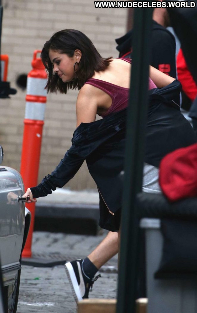 Selena Gomez No Source Paparazzi Beautiful Babe Celebrity Nyc Posing