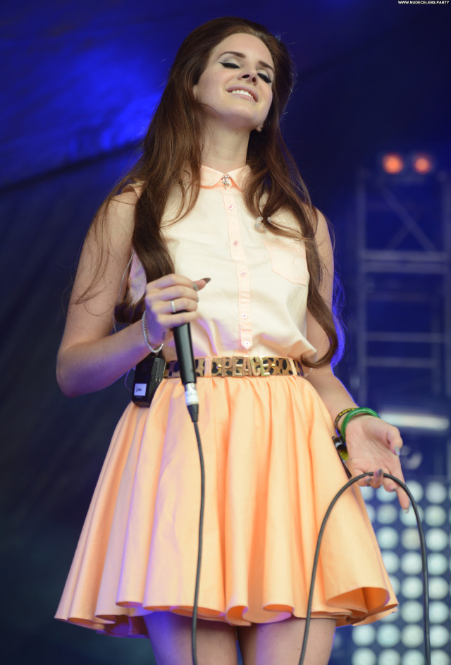 Lana Del Rey Celebrity Babe Park London Beautiful Posing Hot Gorgeous Lana Del Rey Celebrity Babe Park London Beautiful Posing Hot Gorgeous