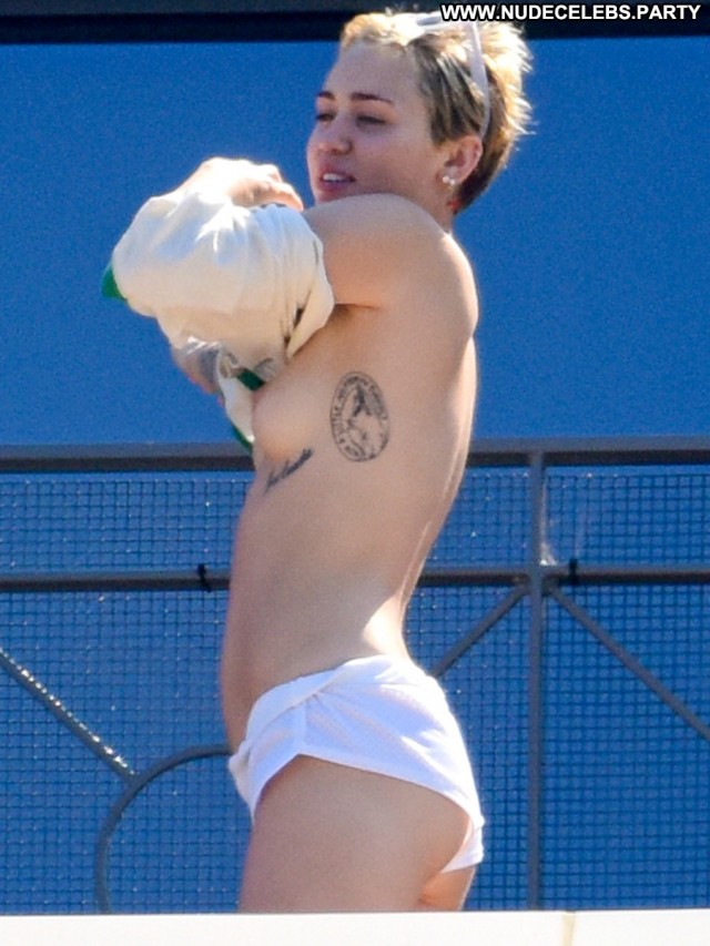 Miley Cyrus Paparazzi Gorgeous Videos Paparazzi Celebrity Topless