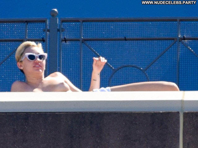 Miley Cyrus Paparazzi Topless Stunning Nude Celebrity Gorgeous