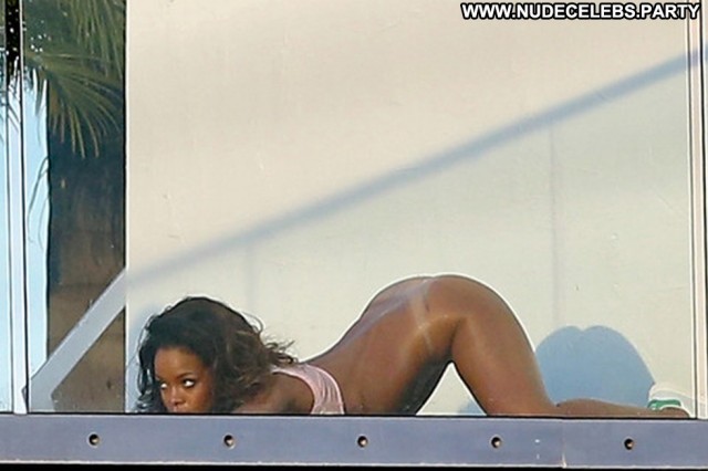 Rihanna Paparazzi Nude Nice Black Pretty Celebrity Paparazzi Ass