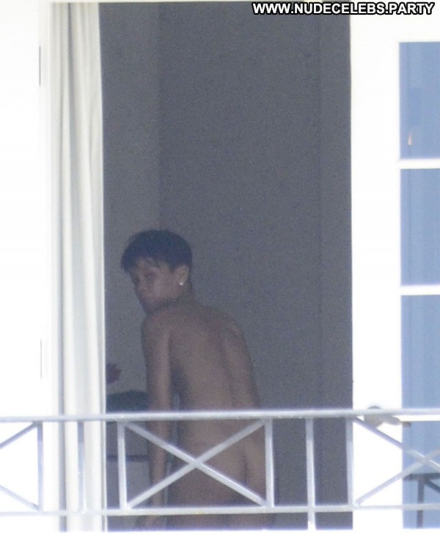 Rihanna Paparazzi Nude Celebrity Nice Beautiful Black Cute Paparazzi