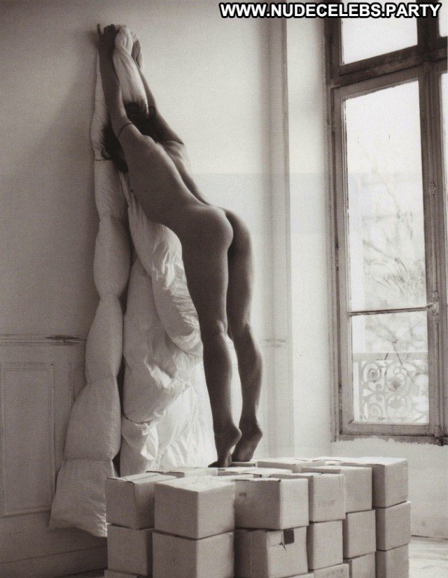 Milla Jovovich Full Frontal Celebrity Full Frontal Nude Photo Shoot