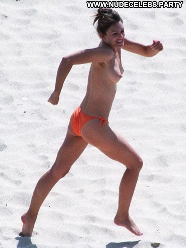 Elizabeth Hurley Elizabeth Topless Nude Stunning Beach Celebrity Hot