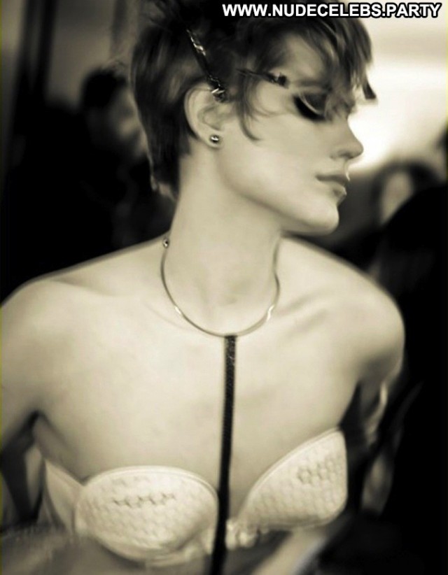 Evan Rachel Wood Photo Shoot Beautiful Topless Doll Pretty Nude