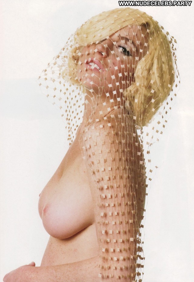 Lindsay Lohan Nude Celebrities Train New York Topless Celebrity Xmas