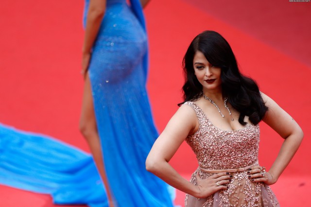 Aishwarya Rai Cannes Film Festival Doll Cute Sexy Posing Hot Nice