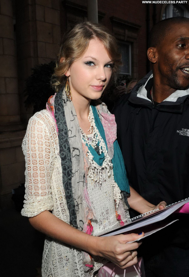 Taylor Swift Everyone Gorgeous Celebrity Nice Cute London Doll Hotel