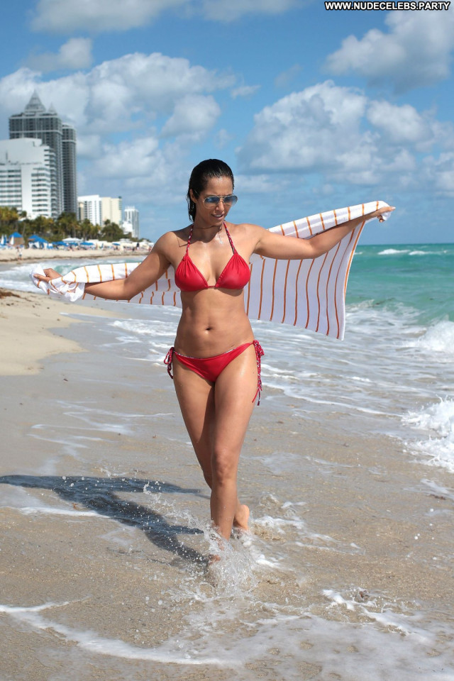 Padma Lakshmi No Source  Sexy Posing Hot Babe Bikini Beautiful