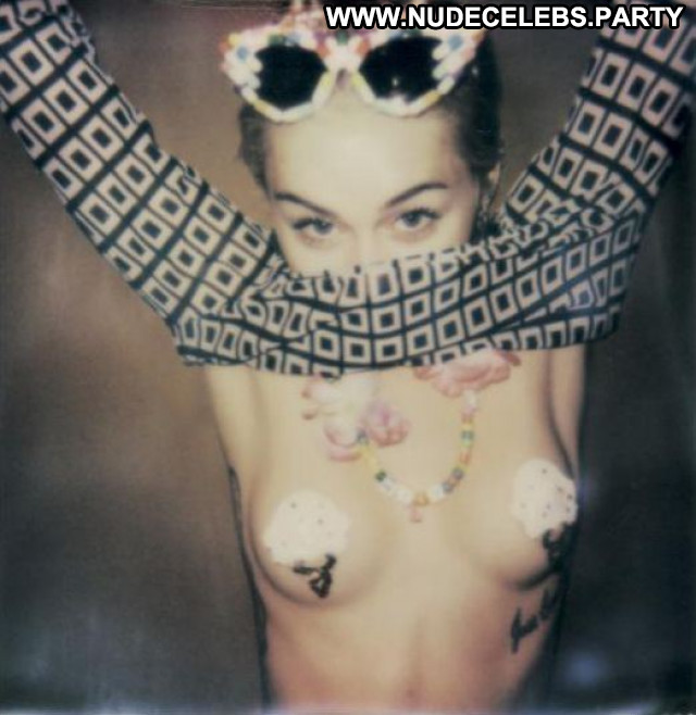 Miley Cyrus V Magazine Beautiful Nude Posing Hot Celebrity Babe