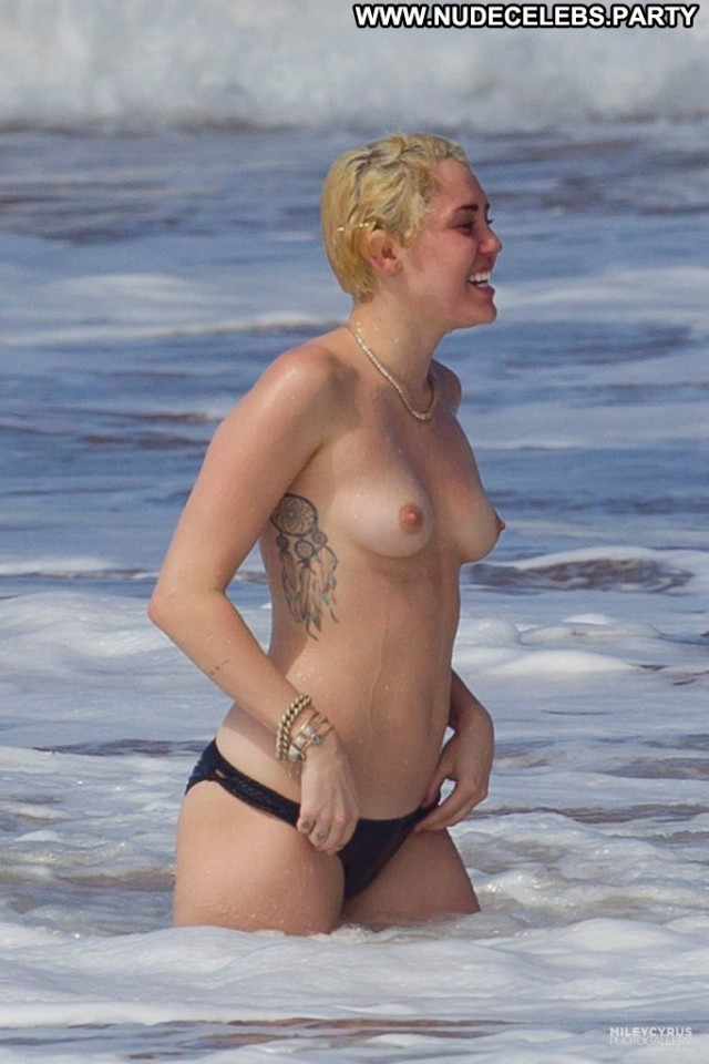 Miley Cyrus Babe Posing Hot Leaked Nude Celebrity Beautiful Sexy Hot