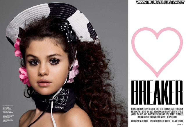 Selena Gomez V Magazine Celebrity Beautiful Babe Magazine Posing Hot