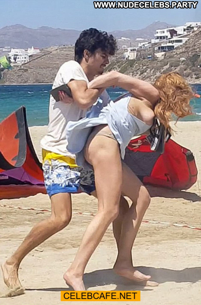 Lindsay Lohan The Beach Posing Hot Beach Babe Celebrity Beautiful