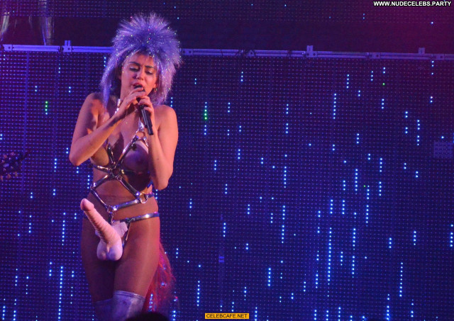 Miley Cyrus No Source Celebrity Babe Stage Beautiful Tits Posing Hot