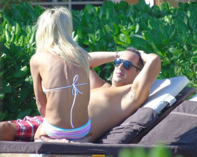 Tara Reid No Source Bikini Babe Posing Hot Poolside Celebrity Hawaii