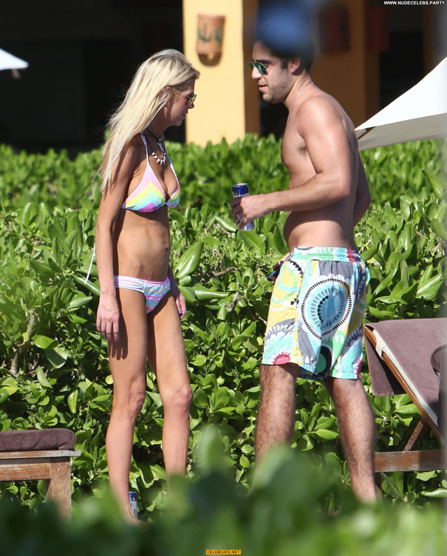 Tara Reid No Source Babe Beautiful Bikini Poolside Pool Celebrity