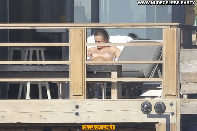 Cara Delevingne Balcony Posing Hot Babe Topless Toples Mali