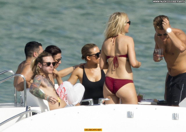 Ellie Goulding No Source  Beautiful Bikini Celebrity Yacht Babe
