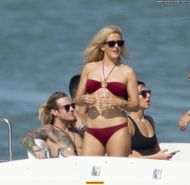 Ellie Goulding No Source Bikini Babe Celebrity Beautiful Posing Hot