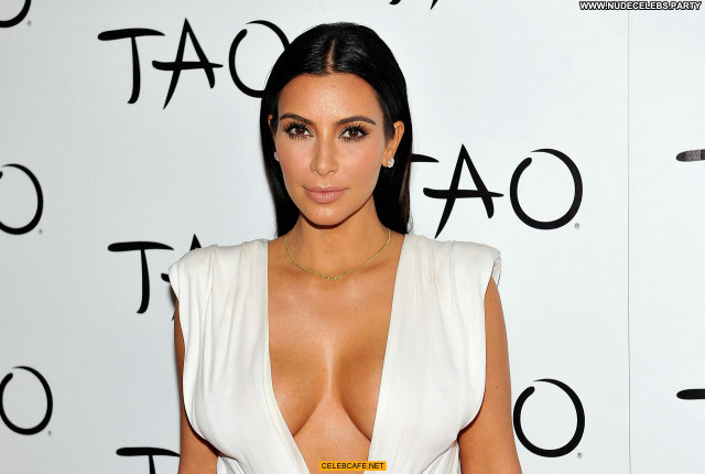 Kim Kardashian No Source Cleavage Posing Hot Babe Celebrity Nice