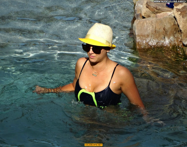 Kaley Cuoco No Source Pool Celebrity Mexico Babe Bikini Posing Hot