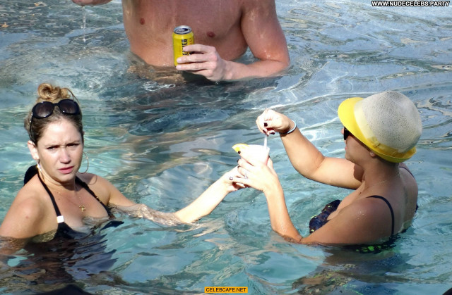 Kaley Cuoco Bikini Pool Mexico Posing Hot Celebrity