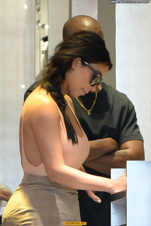 Kim Kardashian No Source Posing Hot Babe Celebrity Ass Beautiful Paris
