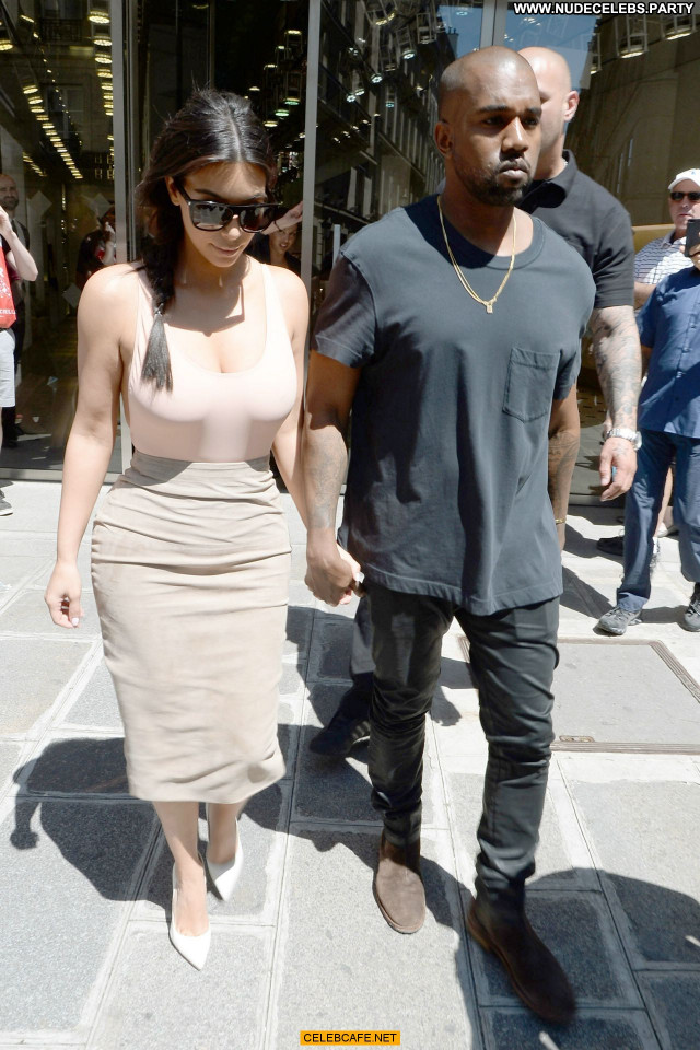 Kim Kardashian No Source Paris Beautiful Ass Posing Hot Babe Celebrity