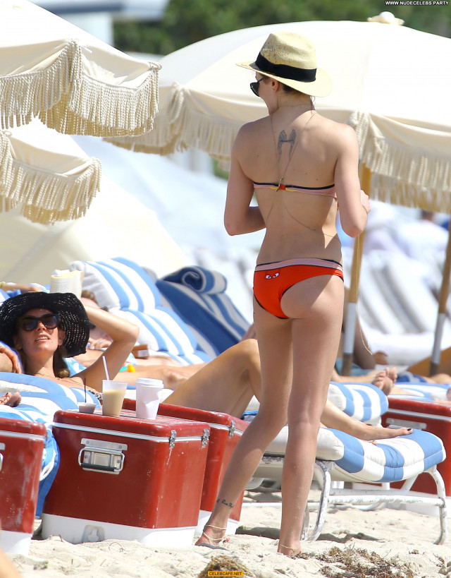 Katie Cassidy The Beach Babe Candids Posing Hot Beach Candid