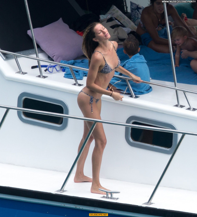 Gisele Bundchen No Source Ass Crack Bikini Babe Bra Yacht Brazil Ass