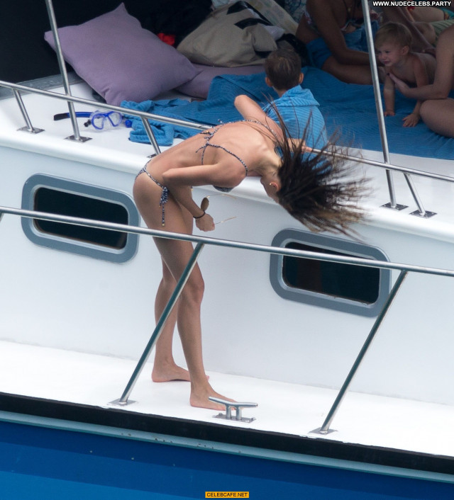 Gisele Bundchen No Source Babe Celebrity Bra Ass Crack Ass Yacht