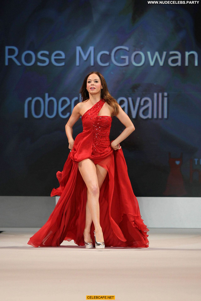 Rose Mcgowan Fashion Show Celebrity Beautiful Fashion Upskirt Posing