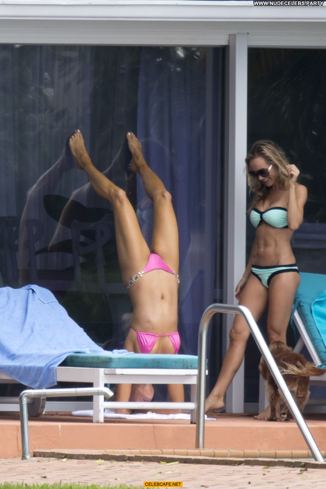 Joanna Krupa No Source Beautiful Babe Celebrity Hard Nipples Bikini