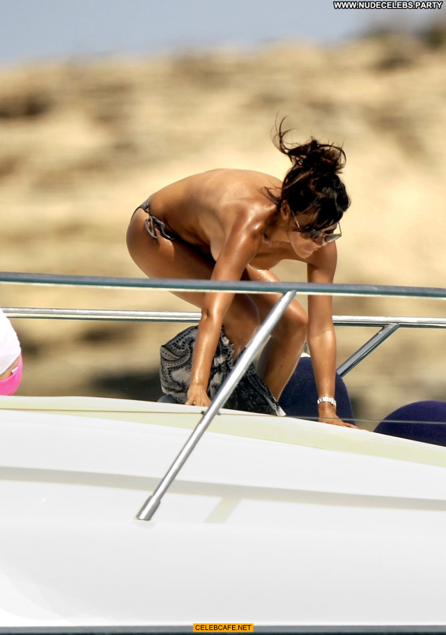 Danielle Bux No Source Toples Yacht Posing Hot Beautiful Topless